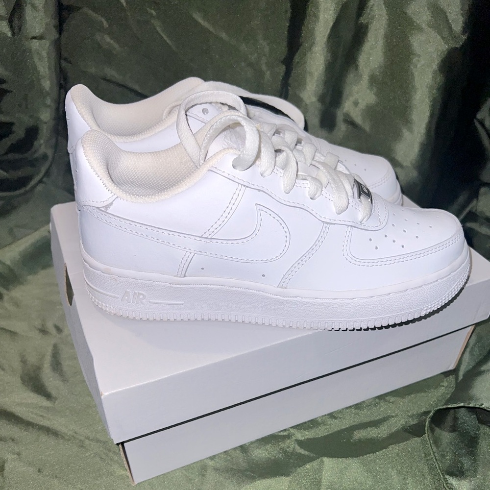 Nike Air Force 1 Low (Youth size)